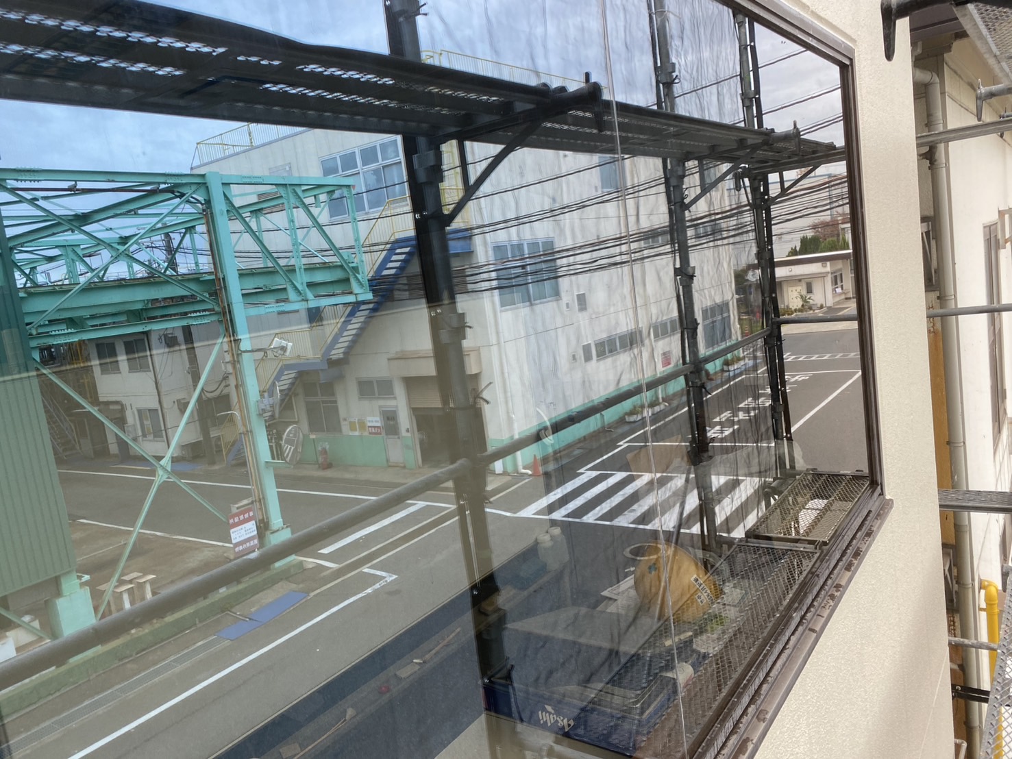 ガラス酸焼け修復施工後 工場