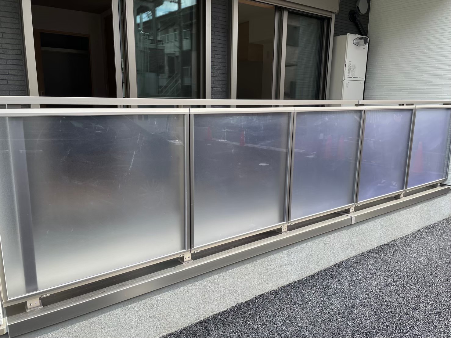 アクリル傷消し施工前 マンション新築工事