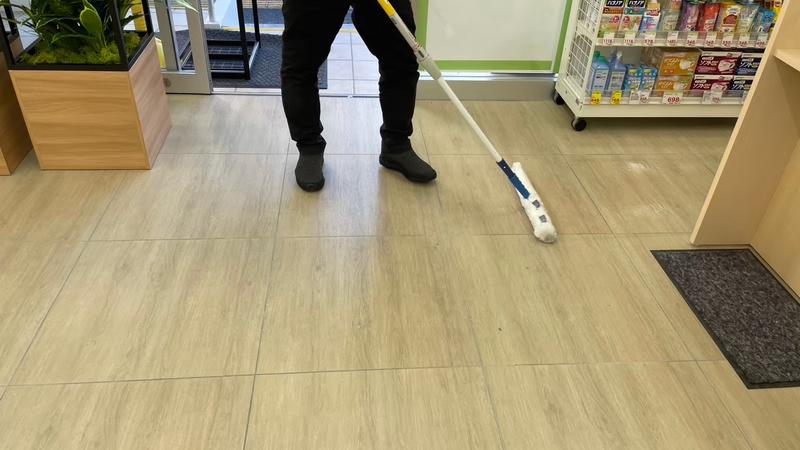 店内 滑り止め施工 ドラッグストア