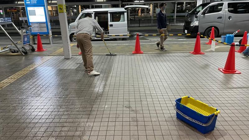 歩道 滑り止め施工 空港