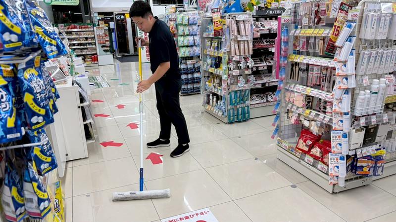 店内 滑り止め施工 ドラッグストア