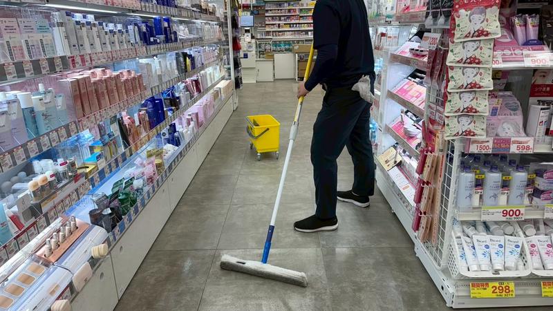 店内 滑り止め施工 ドラッグストア