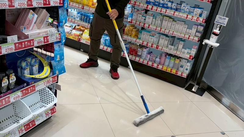 店内 滑り止め施工 ドラッグストア