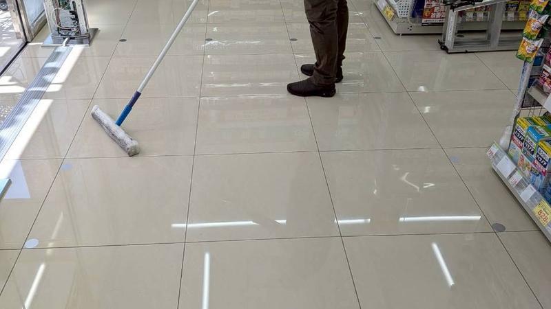 店内 滑り止め施工 ドラッグストア