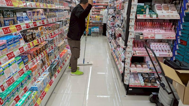 店内 滑り止め施工 ドラッグストア