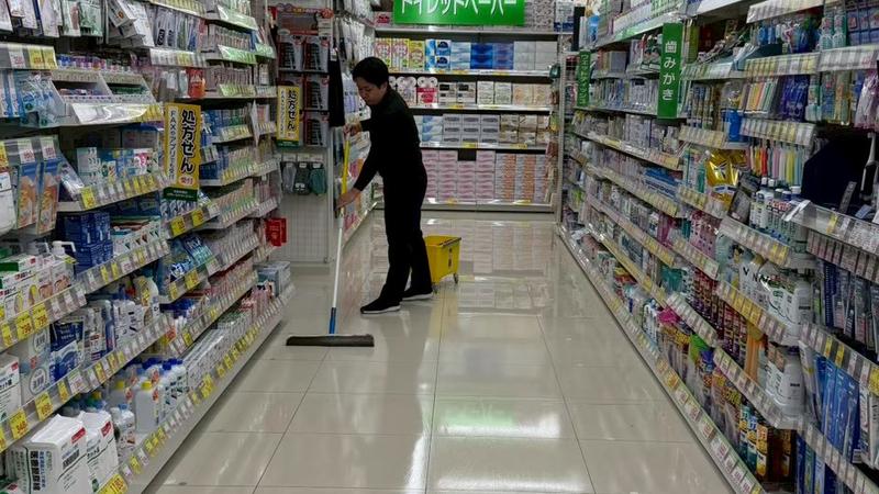 店内 滑り止め施工 ドラッグストア