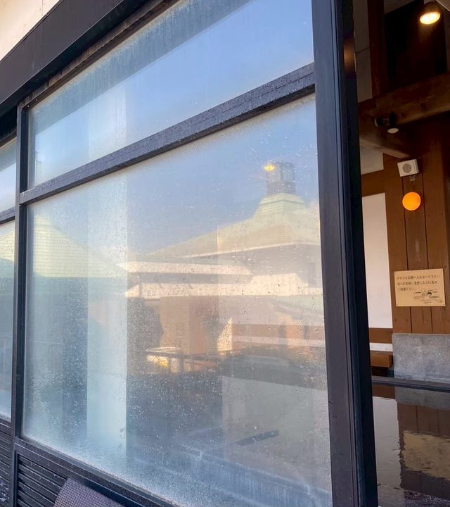 ガラス水垢除去施工前 温浴施設