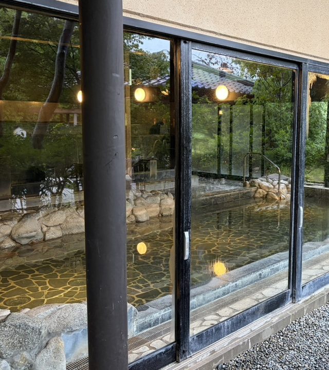 ガラス水垢除去施工後 温浴施設