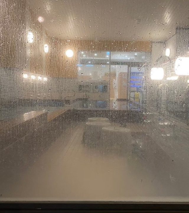 ガラス水垢除去施工前 温浴施設