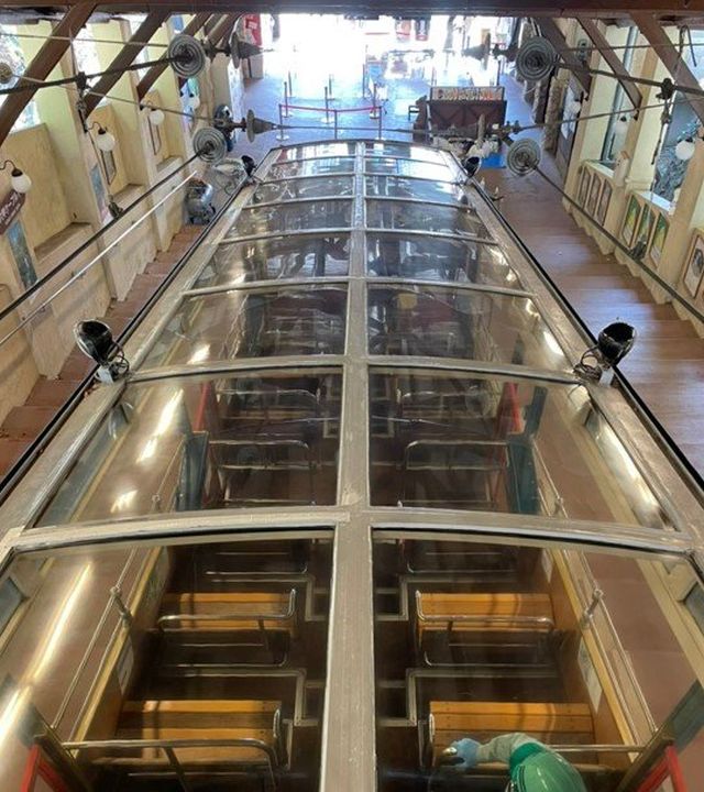 アクリル傷消し・黄ばみ除去施工後 ケーブルカー