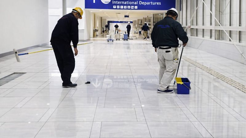 国際空港ターミナル 滑り止め施工